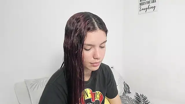Snapshot of Emperatriiz chatting on December 5, 7:49 pm Emperatriiz online show from December 5, 7:49 pm