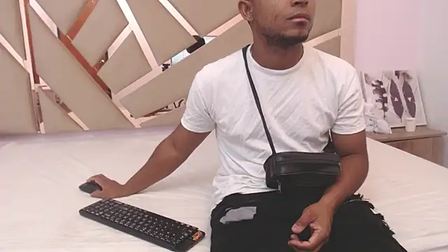 Snapshot of you_and_i9 chatting on October 31, 12:28 pm you and i9 online show from October 31, 12:28 pm