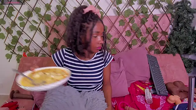 kimmysantoo online show from March 1, 9:50 pm