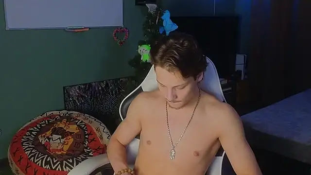 Snapshot of TeddyLiLboy chatting on January 1, 6:27 pm TeddyLiLboy online show from January 1, 6:27 pm