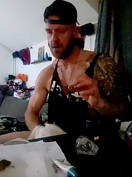 Snapshot of eltoulou chatting on January 9, 12:46 am eltoulou online show from January 9, 12:46 am