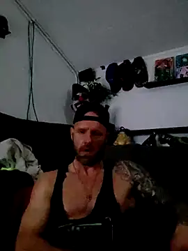 Snapshot of eltoulou chatting on January 20, 2:11 am eltoulou online show from January 20, 2:11 am