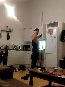 Snapshot of eltoulou chatting on January 22, 8:06 pm eltoulou online show from January 22, 8:06 pm