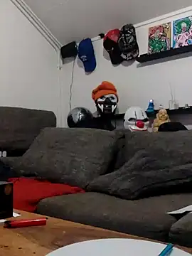 Snapshot of eltoulou chatting on February 9, 6:33 am eltoulou online show from February 9, 6:33 am