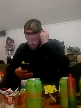 Snapshot of eltoulou chatting on February 16, 8:33 pm eltoulou online show from February 16, 8:33 pm