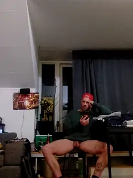 Snapshot of eltoulou chatting on February 17, 8:15 pm eltoulou online show from February 17, 8:15 pm