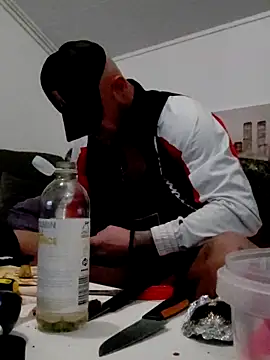 Snapshot of eltoulou chatting on March 17, 10:49 pm eltoulou online show from March 17, 10:49 pm