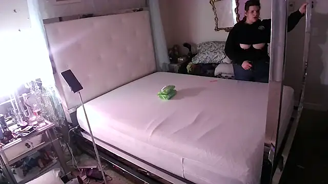 Snapshot of BeckiTooSweet chatting on March 2, 2:43 pm BeckiTooSweet online show from March 2, 2:43 pm