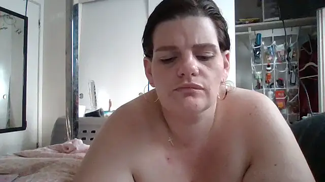 Snapshot of BeckiTooSweet chatting on October 3, 9:45 pm BeckiTooSweet online show from October 3, 9:45 pm