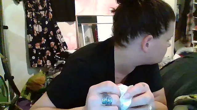 Snapshot of BeckiTooSweet chatting on October 11, 1:05 am BeckiTooSweet online show from October 11, 1:05 am