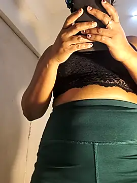 FANTASY QUEEN 07 online show from May 5, 2:30 am