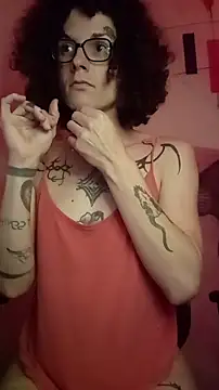 Snapshot of SuccubusTatuada chatting on October 15, 12:11 am SuccubusTatuada online show from October 15, 12:11 am