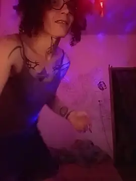 Snapshot of SuccubusTatuada chatting on January 6, 12:25 am SuccubusTatuada online show from January 6, 12:25 am