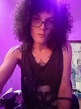 Snapshot of SuccubusTatuada chatting on February 17, 2:24 pm SuccubusTatuada online show from February 17, 2:24 pm