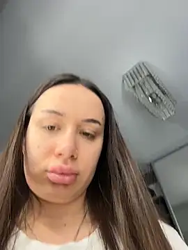 deliaroyal online show from February 6, 1:03 pm