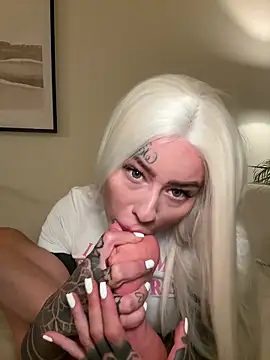 Snapshot of bambixboo chatting on October 25, 9:09 pm bambixboo online show from October 25, 9:09 pm