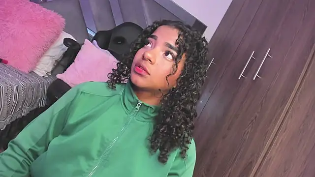 Iris hott1 online show from December 7, 4:42 am