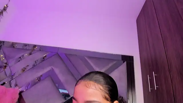 Iris hott1 online show from December 18, 3:37 am