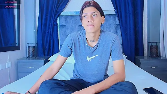 Snapshot of Samuelsince chatting on January 22, 3:09 am Samuelsince online show from January 22, 3:09 am