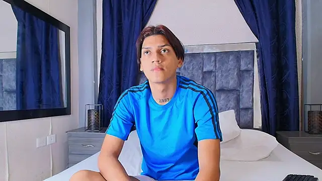 Snapshot of Samuelsince chatting on January 28, 5:32 am Samuelsince online show from January 28, 5:32 am