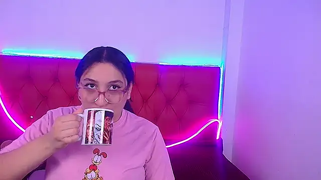 Little Cuttie  online show from February 19, 4:01 am