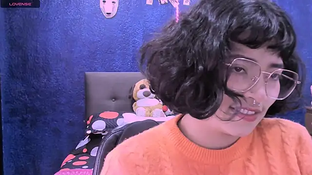 NinaYellow online show from November 7, 3:34 pm