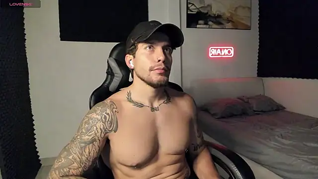 LucianSinclair online show from January 9, 2:47 am