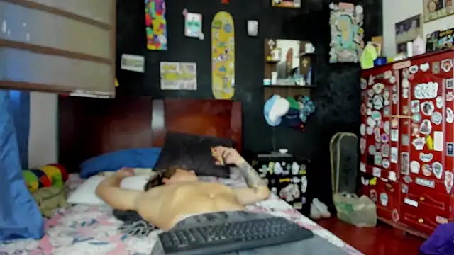 Snapshot of Tom_Krakow chatting on September 29, 6:46 pm Tom Krakow online show from September 29, 6:46 pm