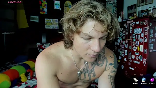 Snapshot of Tom_Krakow chatting on October 27, 7:40 pm Tom Krakow online show from October 27, 7:40 pm