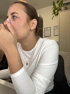 Snapshot of Hii_Lolla chatting on October 10, 6:01 am Hii Lolla online show from October 10, 6:01 am