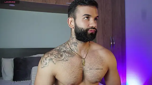 Snapshot of MarkHazze chatting on October 6, 9:01 pm MarkHazze online show from October 6, 9:01 pm