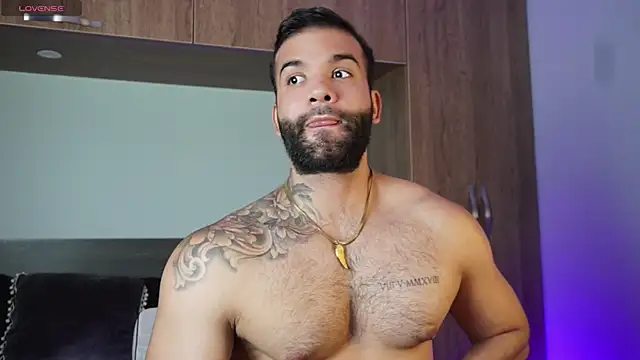 Snapshot of MarkHazze chatting on October 10, 5:34 pm MarkHazze online show from October 10, 5:34 pm