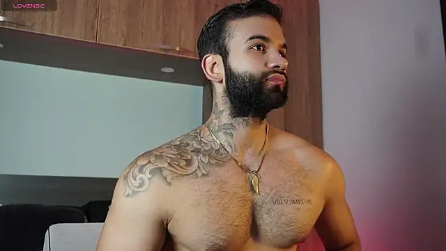 Snapshot of MarkHazze chatting on October 18, 5:46 pm MarkHazze online show from October 18, 5:46 pm