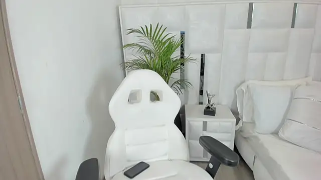 imkrystall online show from September 9, 5:23 pm