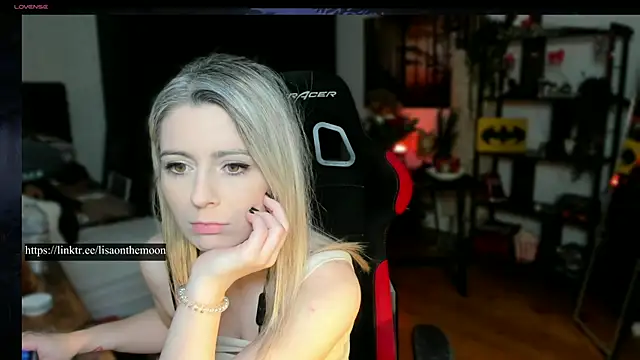 Lisaonthemoon online show from March 6, 4:38 pm