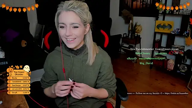 Lisaonthemoon online show from October 30, 7:25 pm