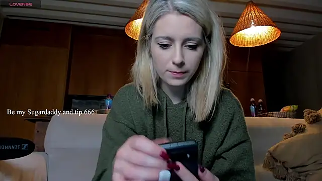 Lisaonthemoon online show from November 12, 5:35 pm