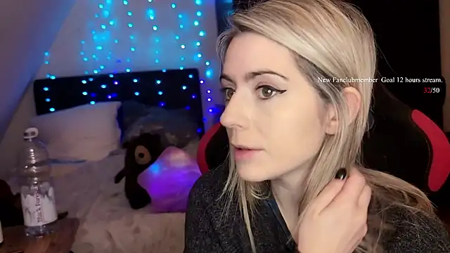 Lisaonthemoon online show from March 16, 5:39 pm