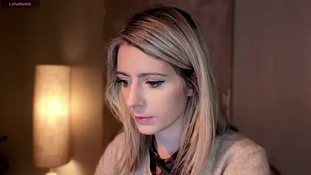 Lisaonthemoon online show from April 5, 9:34 pm