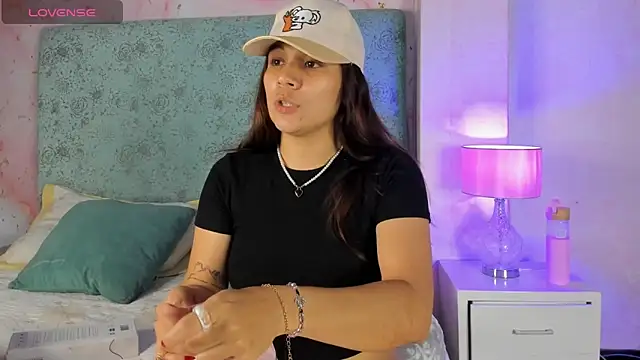 bellaa becca online show from February 4, 11:09 pm