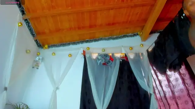 Snapshot of esteveen_ortegas_ chatting on February 23, 5:43 pm esteveen ortegas online show from February 23, 5:43 pm