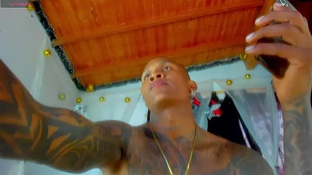 Snapshot of esteveen_ortegas_ chatting on March 11, 9:43 pm esteveen ortegas online show from March 11, 9:43 pm