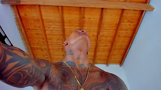 Snapshot of esteveen_ortegas_ chatting on March 26, 10:26 pm esteveen ortegas online show from March 26, 10:26 pm