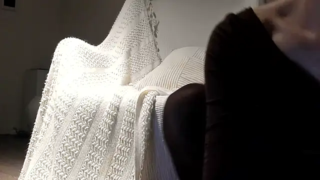 Snapshot of Lily_0000 chatting on November 28, 6:10 pm Lily 0000 online show from November 28, 6:10 pm