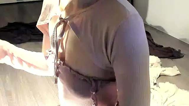 Snapshot of Lily_0000 chatting on January 17, 1:05 pm Lily 0000 online show from January 17, 1:05 pm