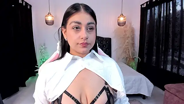 GabyRhodes online show from December 4, 7:45 pm