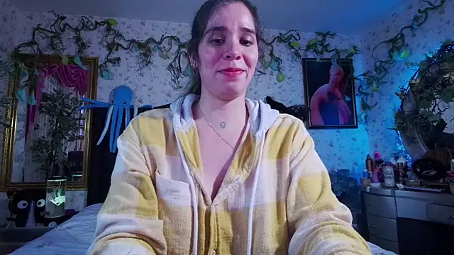 Elizabeth77  online show from March 18, 7:31 pm