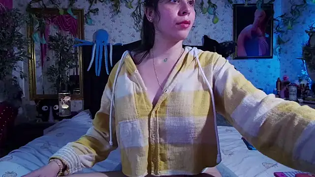 Elizabeth77  online show from March 18, 10:37 pm