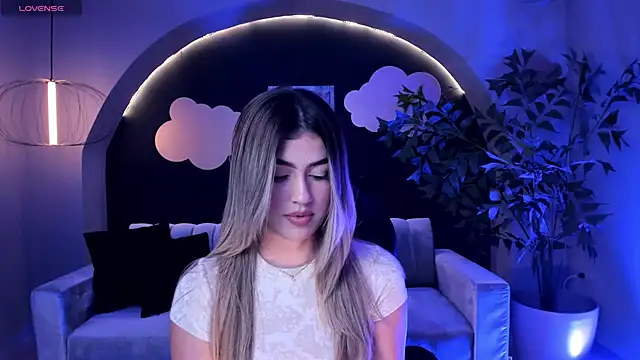 Snapshot of PaulinaSantos_ chatting on March 1, 7:04 pm PaulinaSantos online show from March 1, 7:04 pm