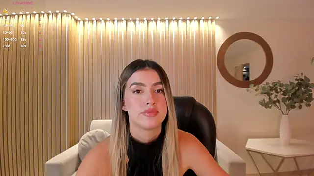 Snapshot of PaulinaSantos_ chatting on March 21, 7:24 pm PaulinaSantos online show from March 21, 7:24 pm